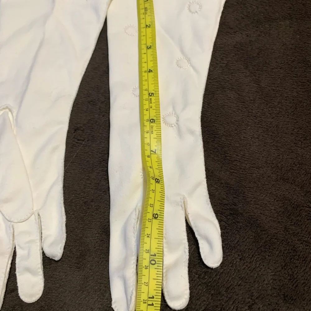 ELVETTE by Dawnelle Vintage white woven cotton mid length gloves GUC size 6
